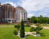 Отель Green Resort Hotel & Spa в Кисловодске, вид снаружи Отель Green Resort Hotel & Spa (Кисловодск)