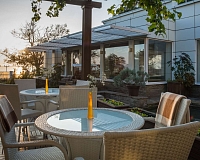 Отель Ревиталь Парк в Геленджике, вид снаружи Отель Ревиталь Парк (Геленджик)