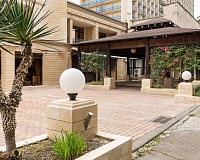 Отель Золотой Дельфин в Адлере, вид снаружи Отель Золотой Дельфин (Адлер)