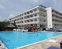 Отель Голубой залив в Феодосии, вид снаружи Отель Голубой залив (Феодосия)