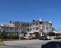 Отель Два Маяка в Севастополе, вид снаружи Отель Два Маяка (Севастополь)