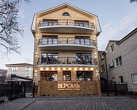 Отель Версаль в Геленджике, вид снаружи Отель Версаль (Геленджик)