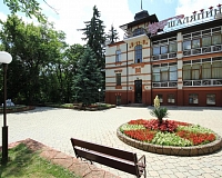 Санаторий Шаляпинъ в Кисловодске, вид снаружи Санаторий Шаляпинъ (Кисловодск)