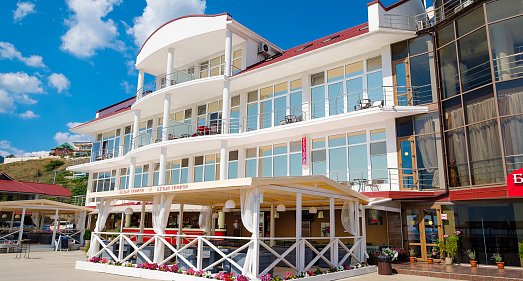 Отель Белый Грифон Коктебель - официальный сайт