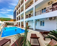 Отель Азария в Геленджике, вид снаружи Отель Азария (Геленджик)