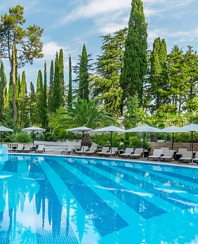 Отели Адлера 5 звезд с бассейном