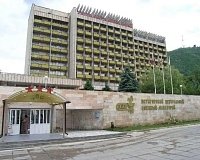 Санаторий Пятигорский военный в Пятигорске, вид снаружи Санаторий Пятигорский военный (Пятигорск)